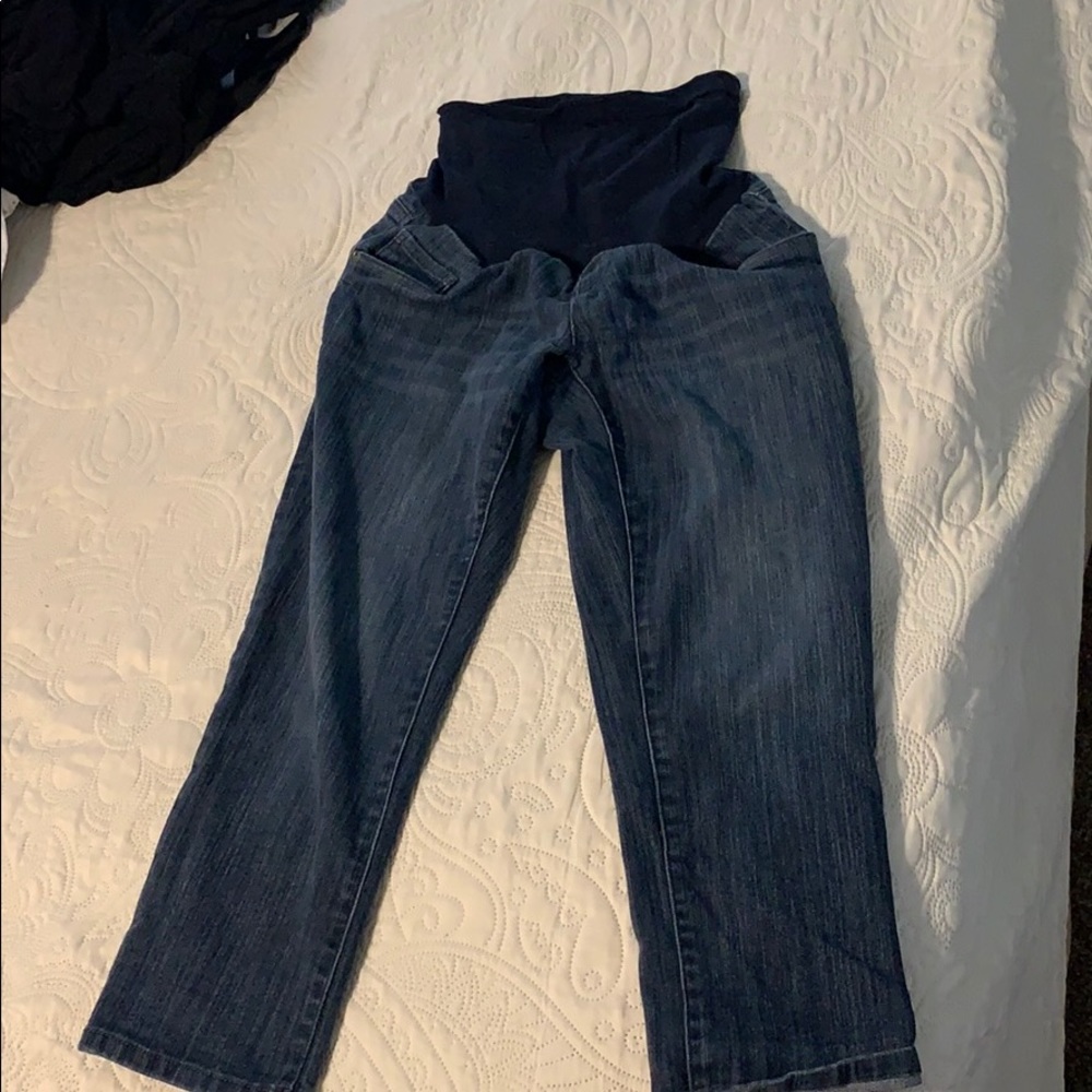Maternity capris